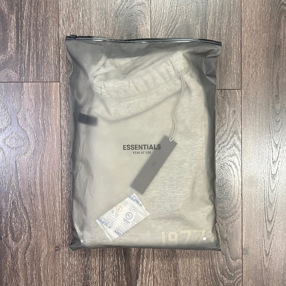 Fear of God FOG Essentials 1977 Jogger Sweatpants Light Oatmeal Grey / Off White - Picture 5 of 11